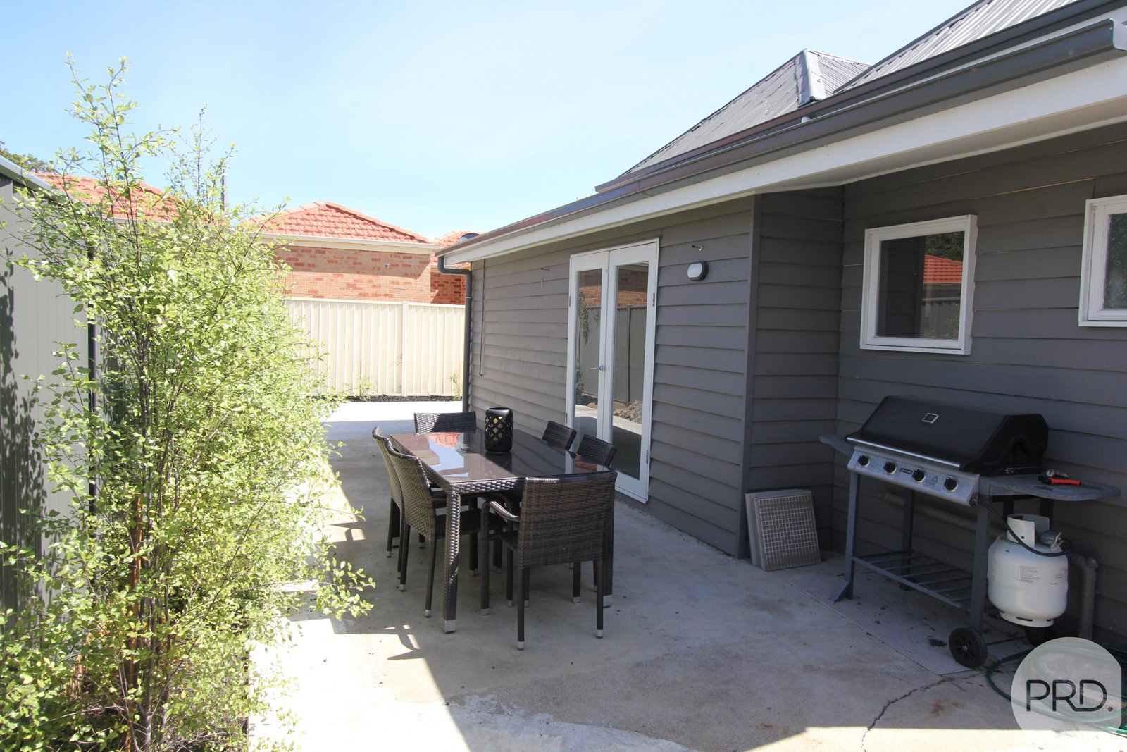 8 Thompson Street BROWN HILL 11