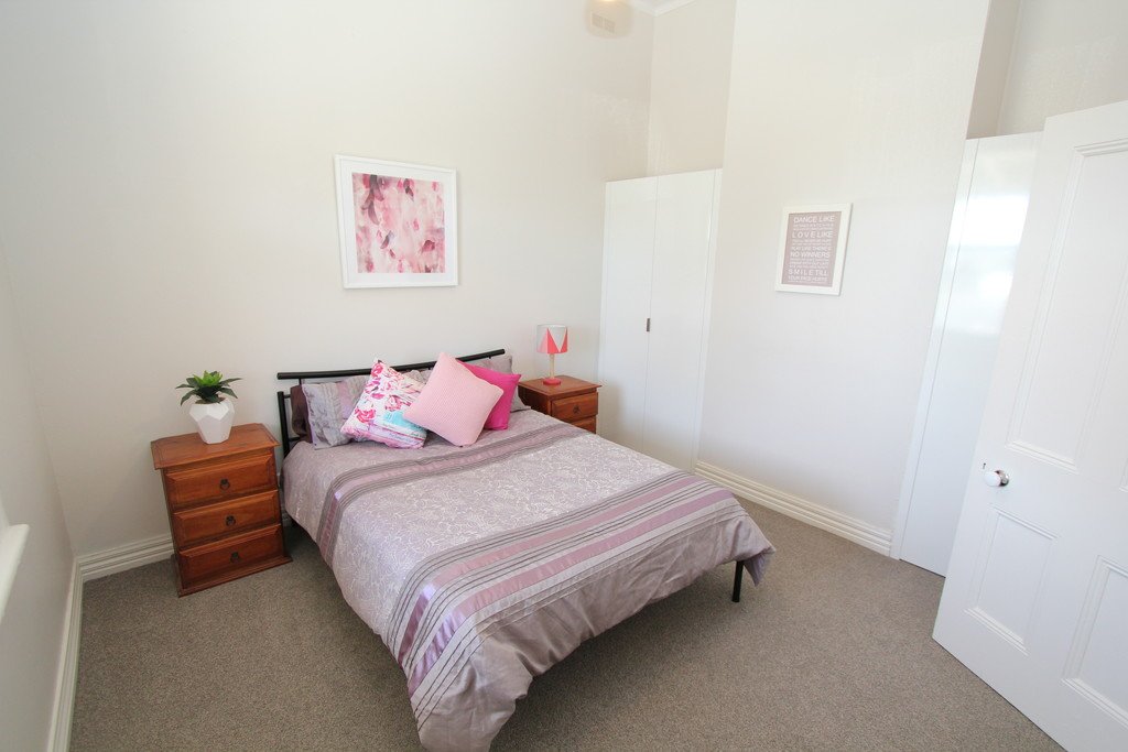 8 Thompson Street BROWN HILL 6