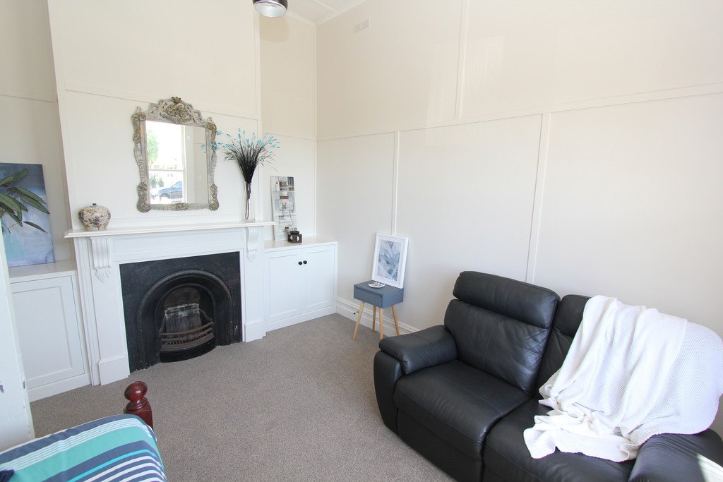 8 Thompson Street BROWN HILL 9