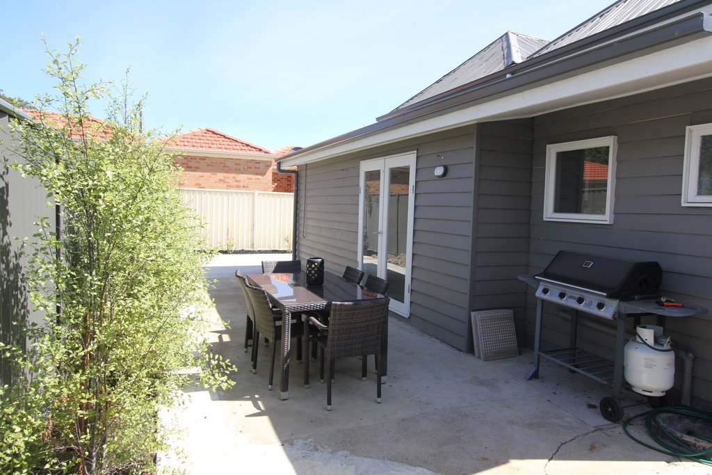 8 Thompson Street BROWN HILL 11