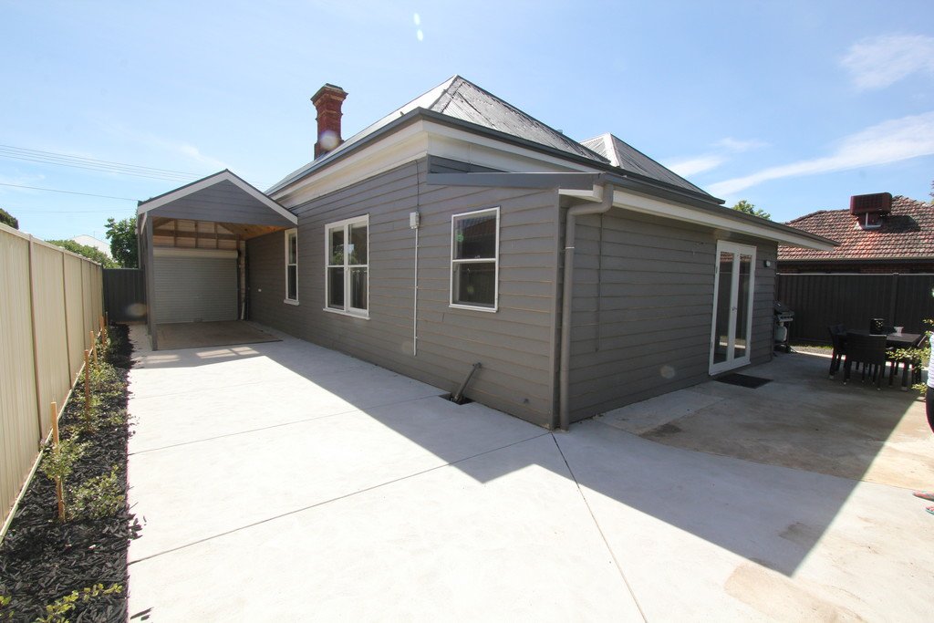 8 Thompson Street BROWN HILL 12
