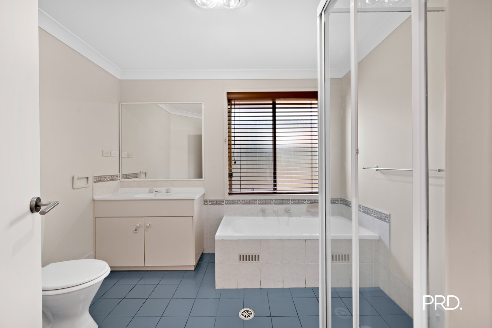 8 Thornbill Crescent GLENMORE PARK 11