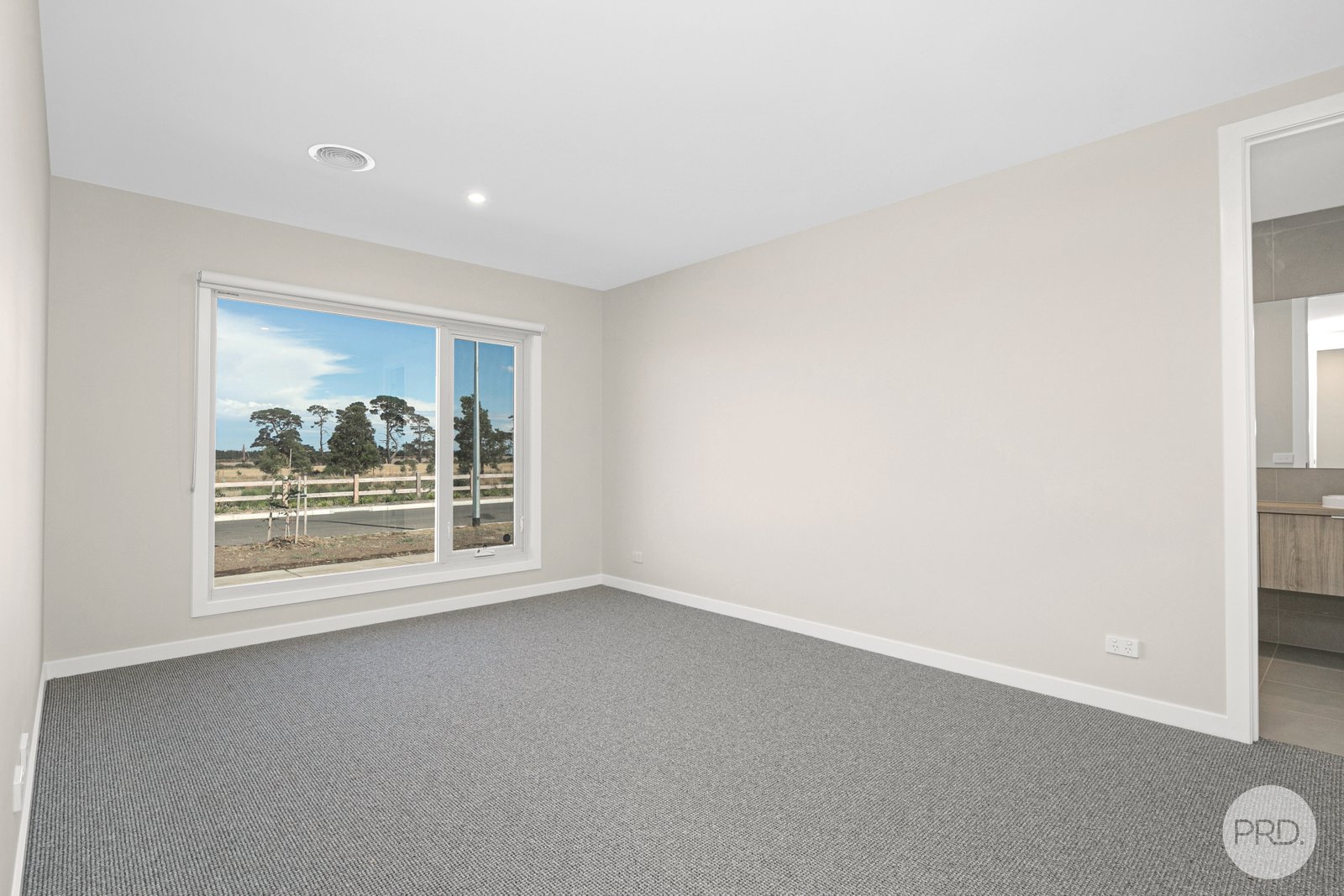 8 Thurling Parade LUCAS 2