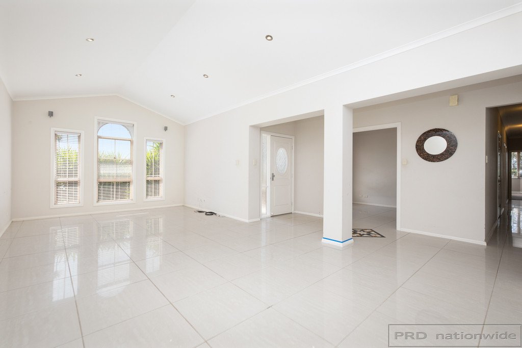 8 Timbertop Road GLEN OAK 3