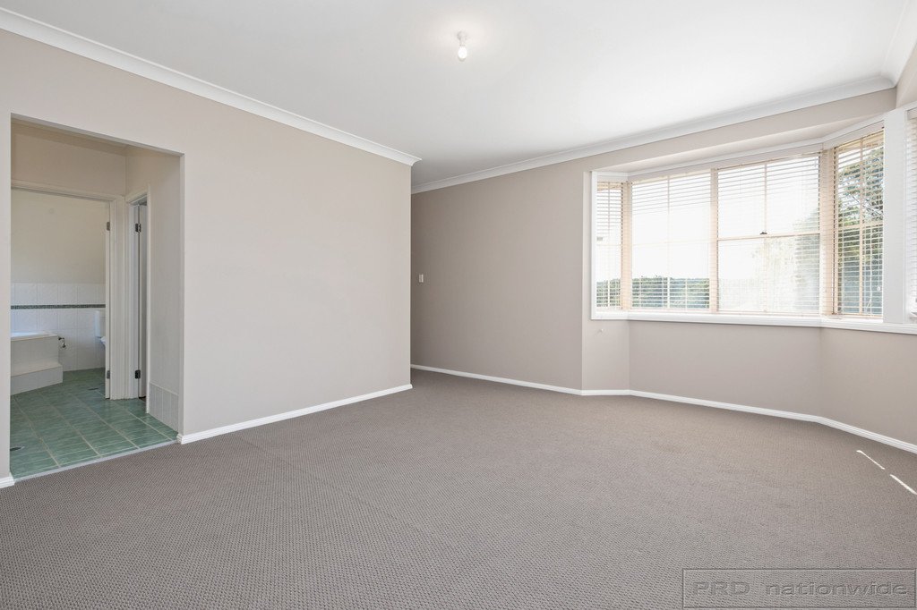 8 Timbertop Road GLEN OAK 19