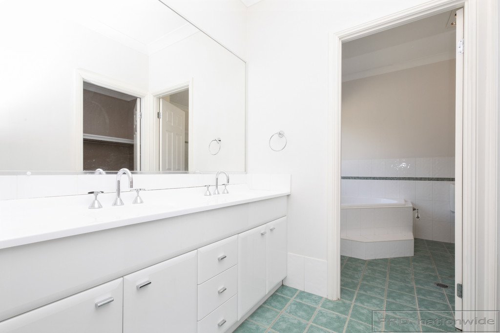 8 Timbertop Road GLEN OAK 20