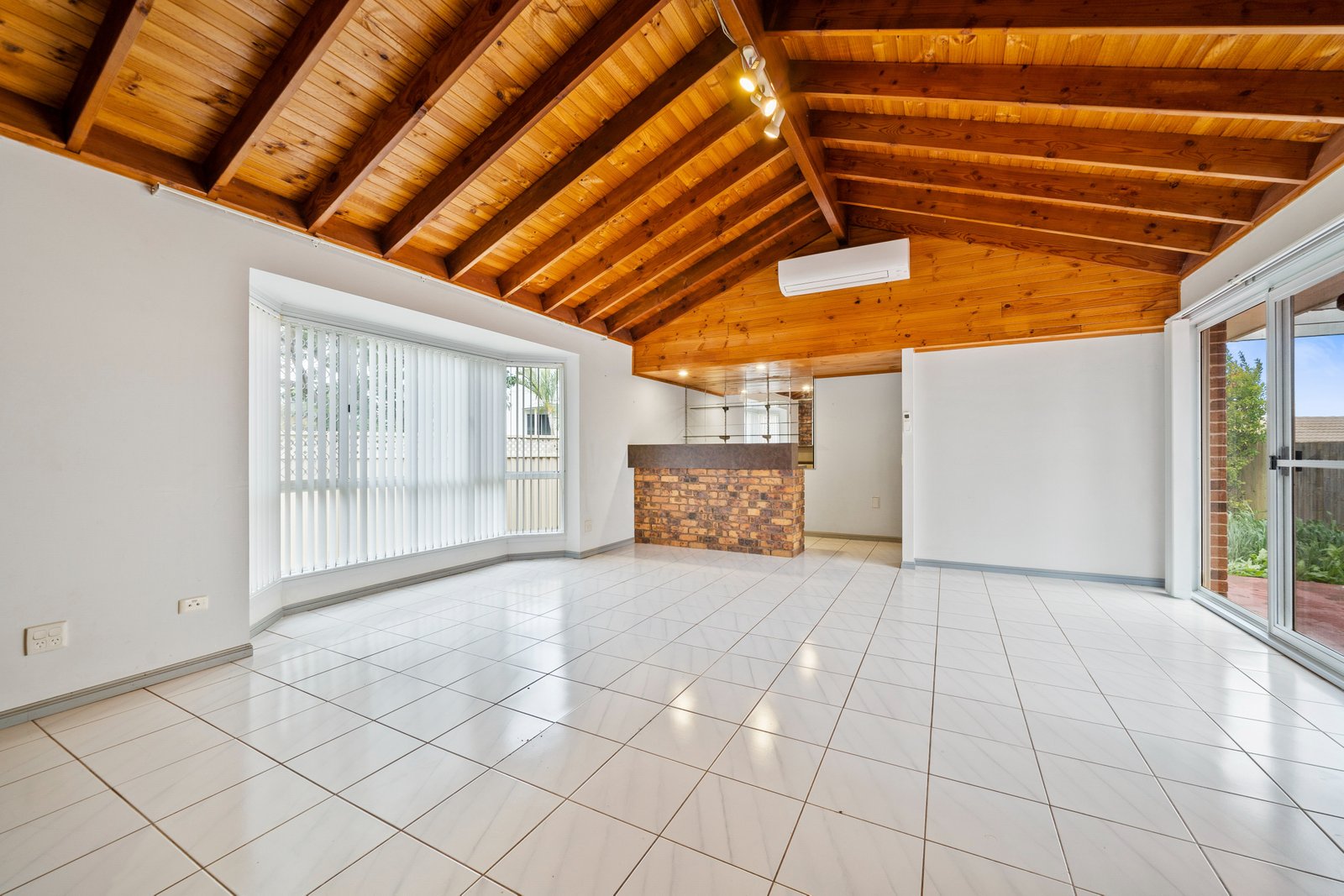 8 Toondah Court VICTORIA POINT 4