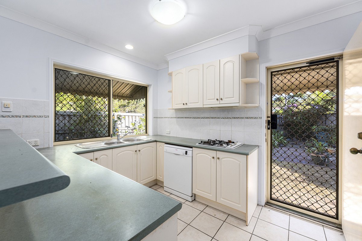 8 Torres Court Burleigh Waters 5