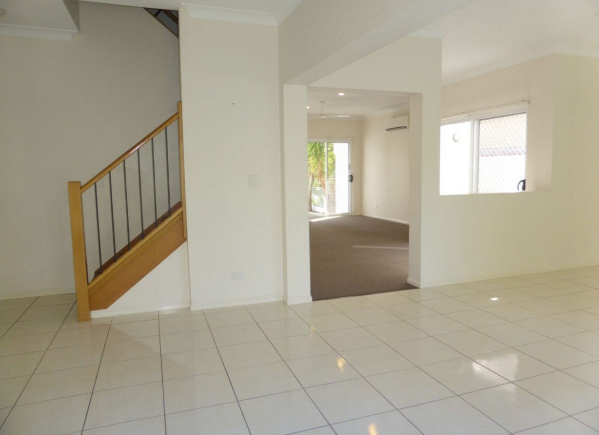 8 Valbonne Avenue VARSITY LAKES 7