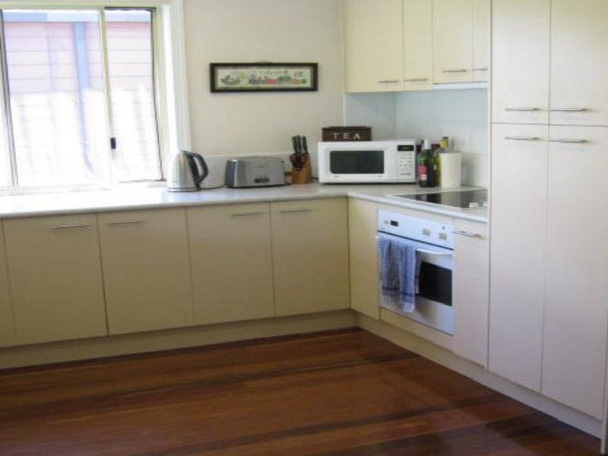 8 Vantage Point Drive BURLEIGH HEADS 4