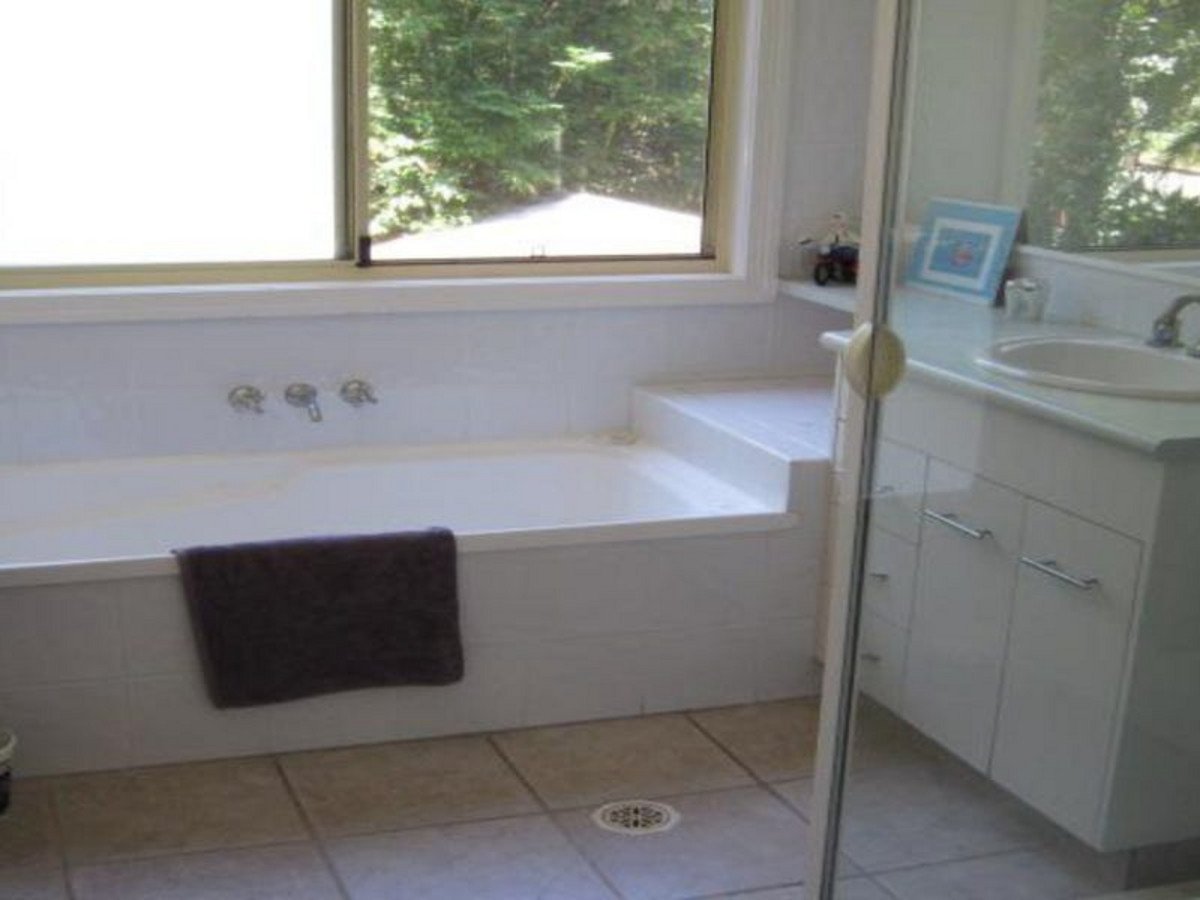 8 Vantage Point Drive BURLEIGH HEADS 5