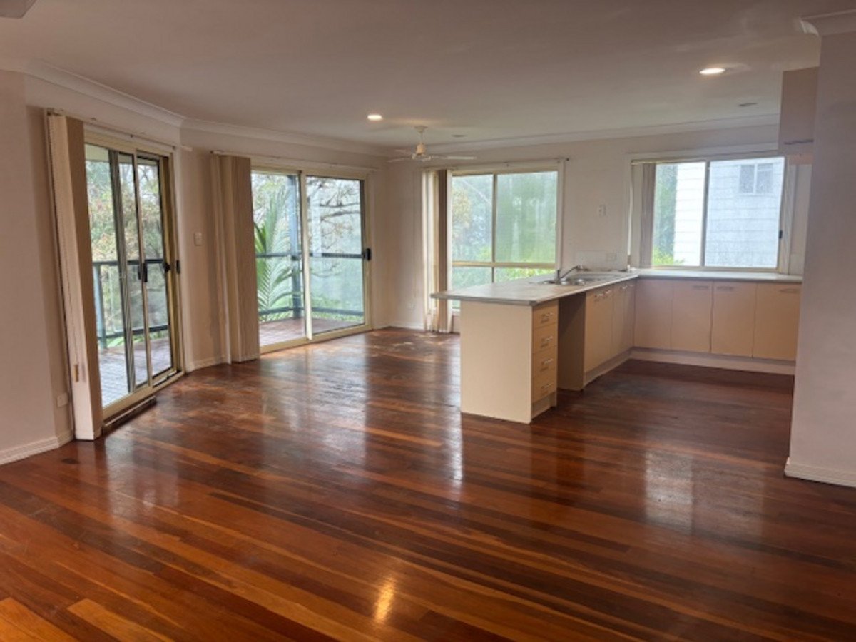 8 Vantage Point Drive BURLEIGH HEADS 1