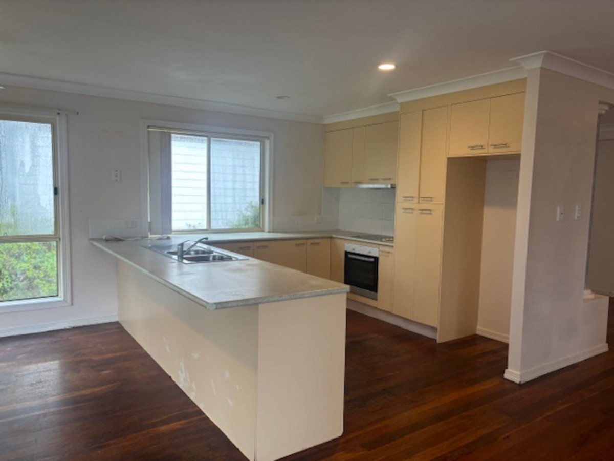 8 Vantage Point Drive BURLEIGH HEADS 3