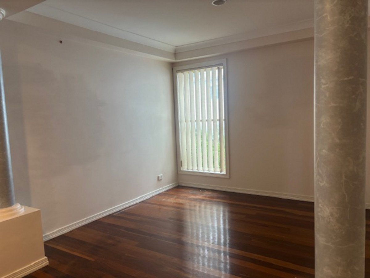 8 Vantage Point Drive BURLEIGH HEADS 12