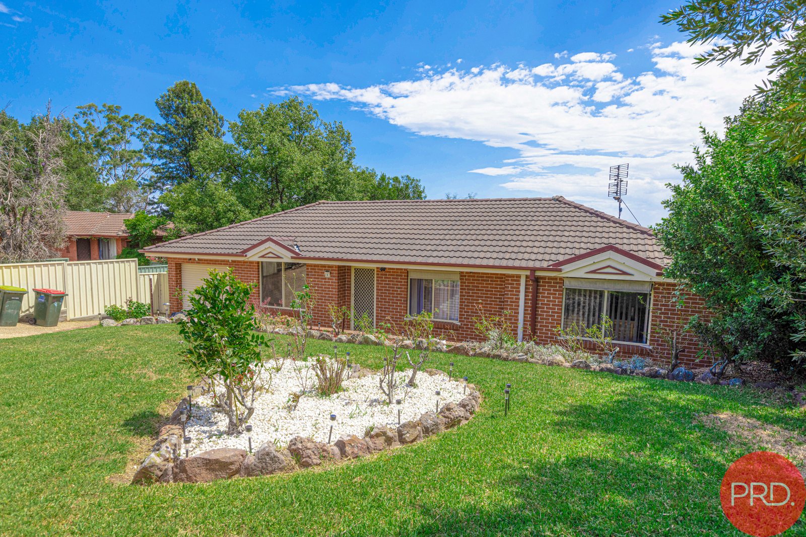 8 Verona Close RUTHERFORD 24