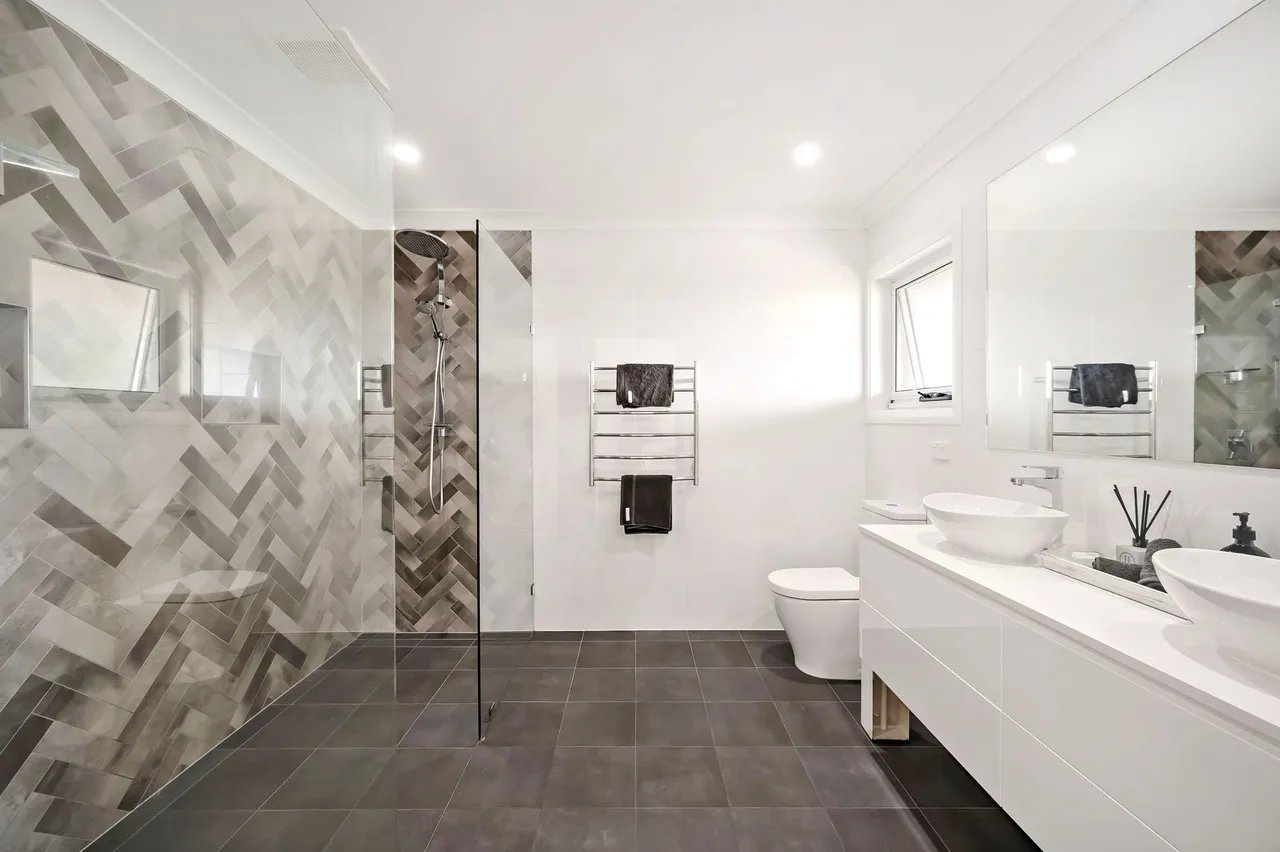8 Victor Parade SHOAL BAY 9