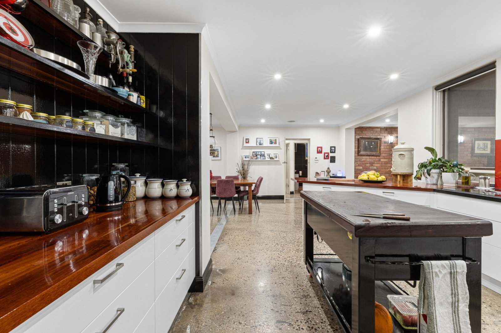Gallery: 8 Vincent Court