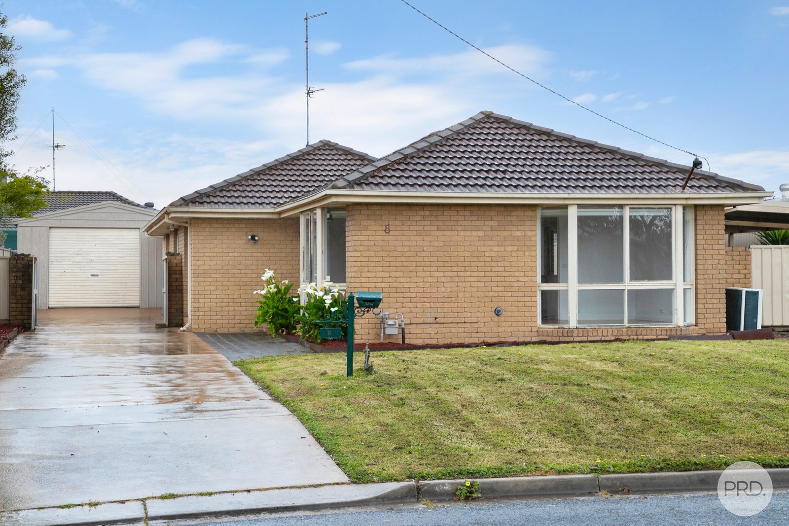 8 Waltham Drive MITCHELL PARK 1