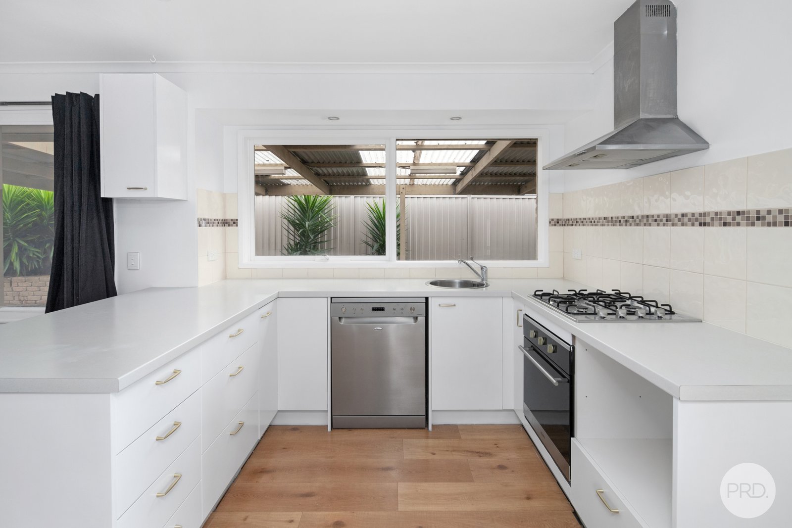 8 Waltham Drive MITCHELL PARK 3
