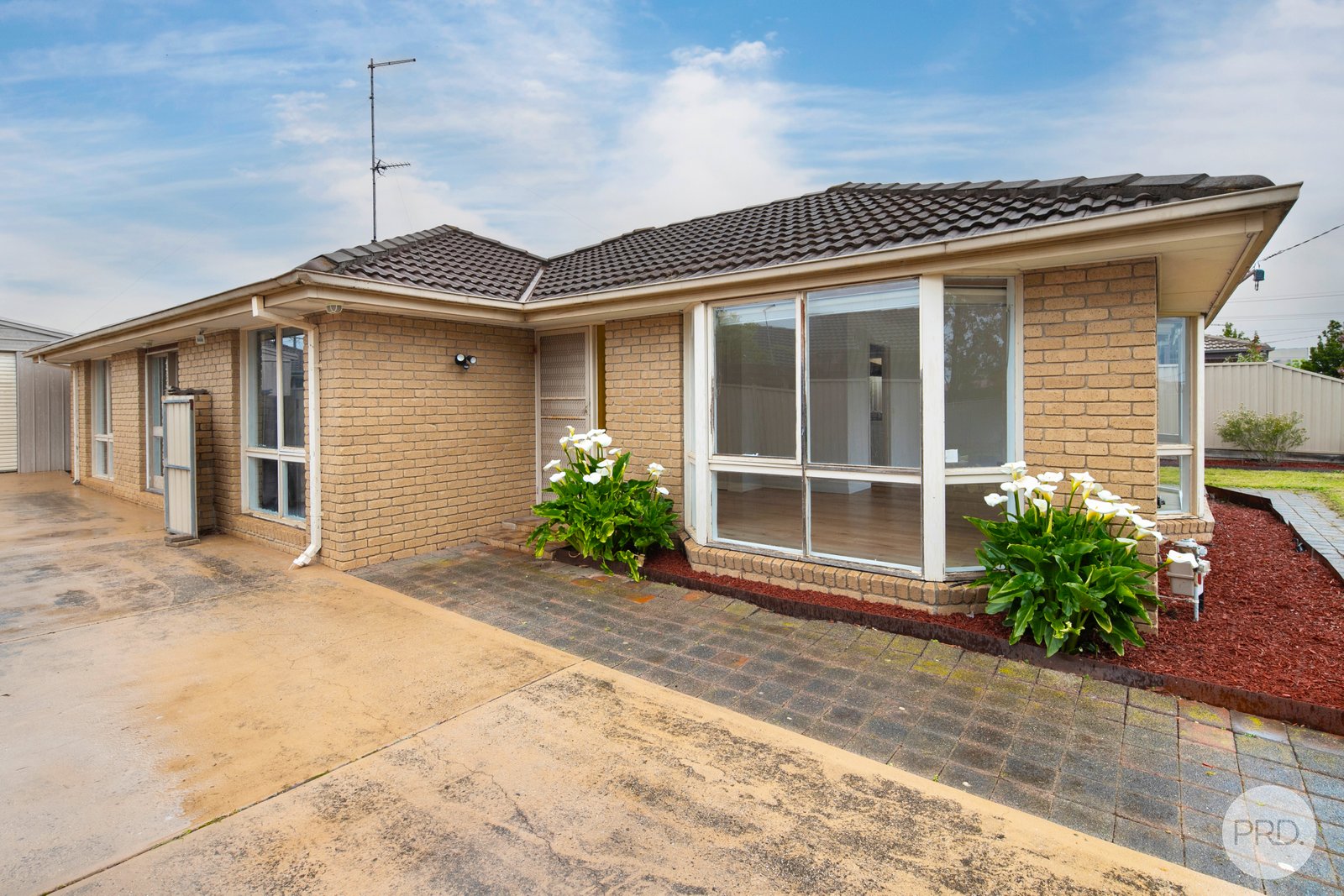 8 Waltham Drive MITCHELL PARK 16