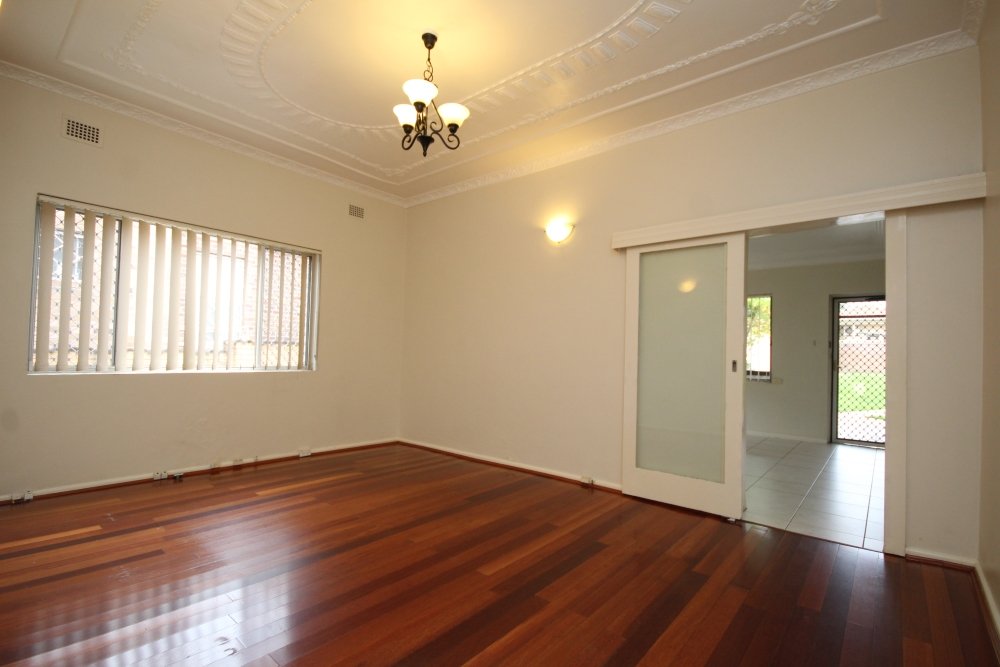 8 Waratah Street NORTH STRATHFIELD 3