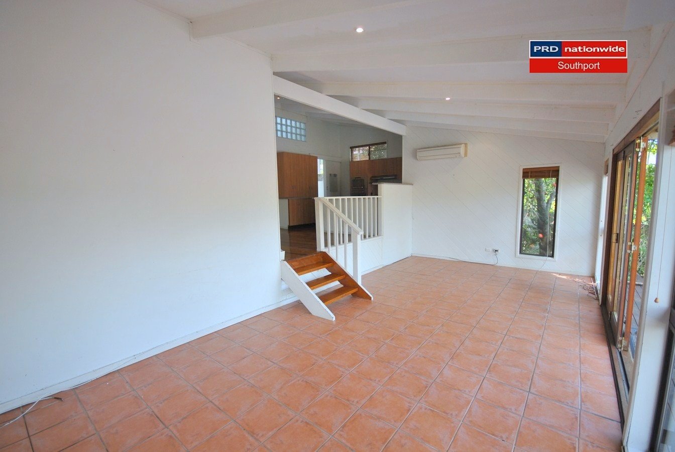 8 Warrawee Ave  ASHMORE 13