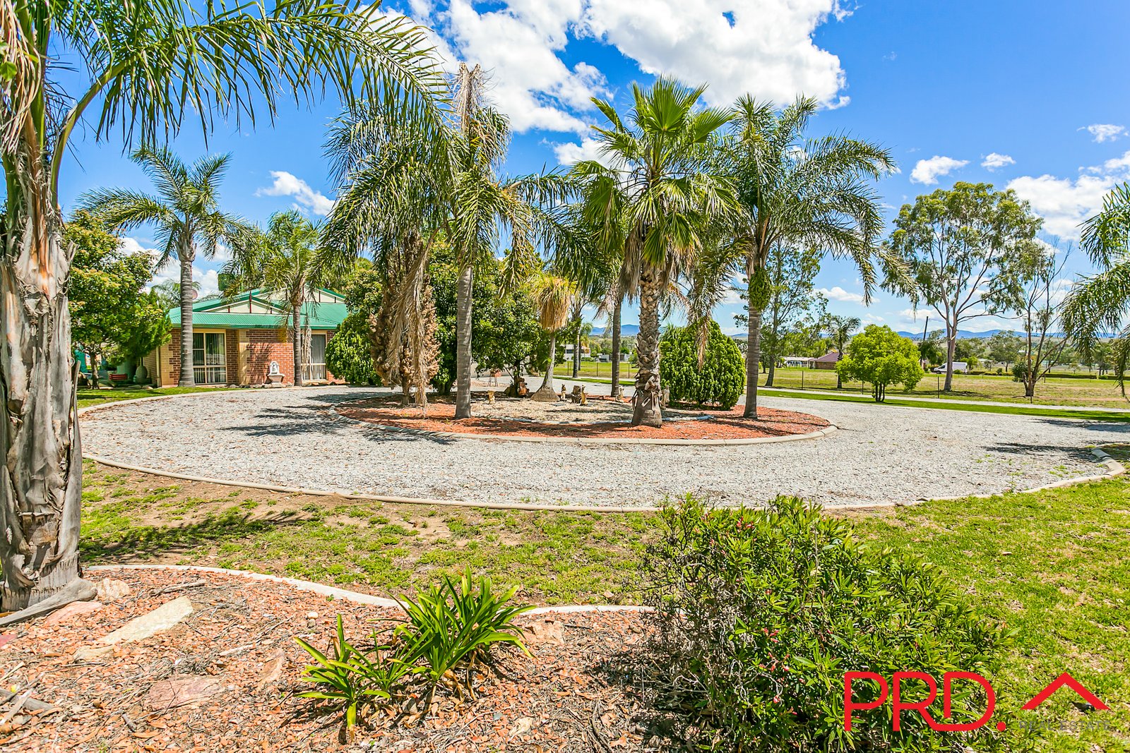 8 Warwick Road TAMWORTH 2