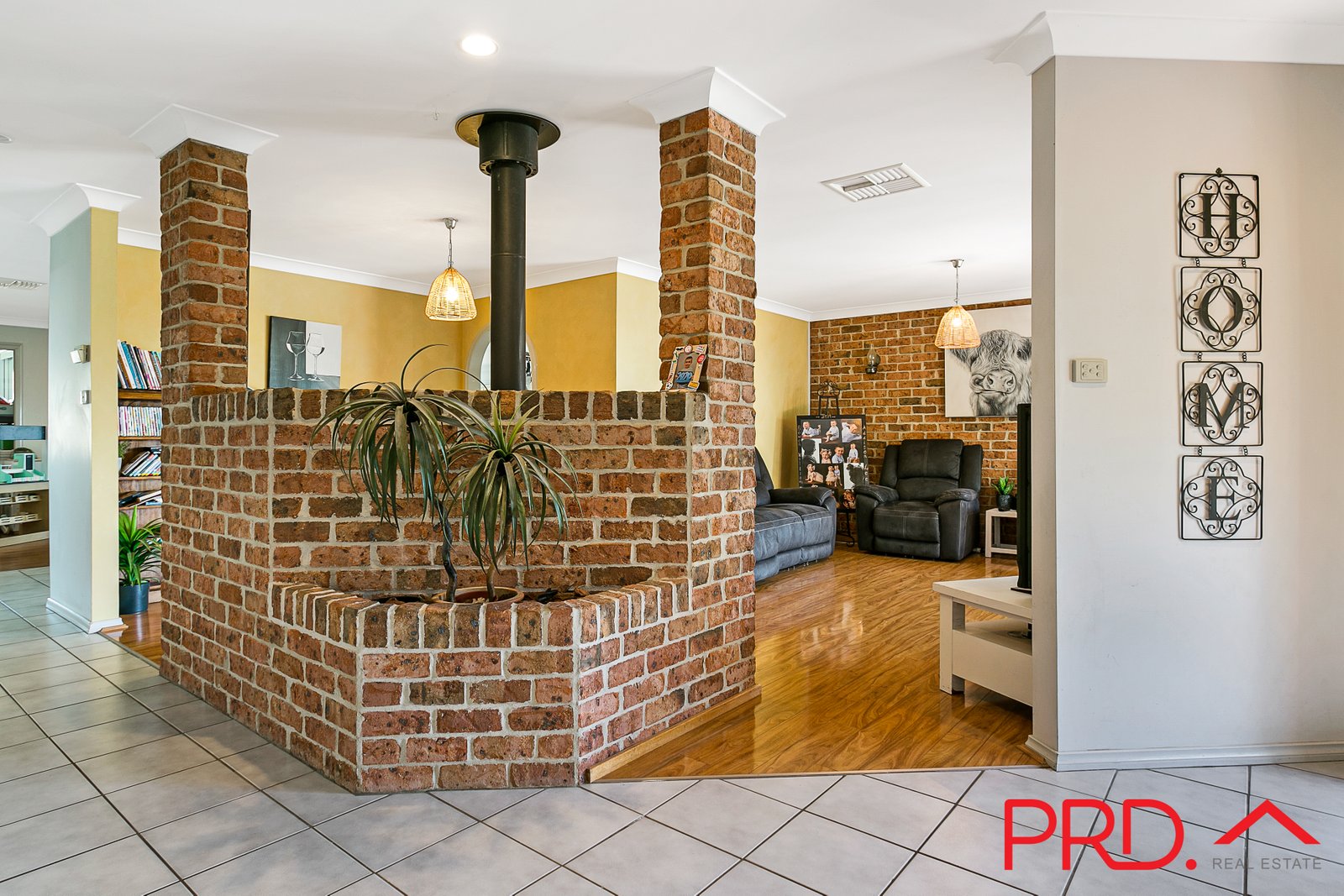 8 Warwick Road TAMWORTH 4