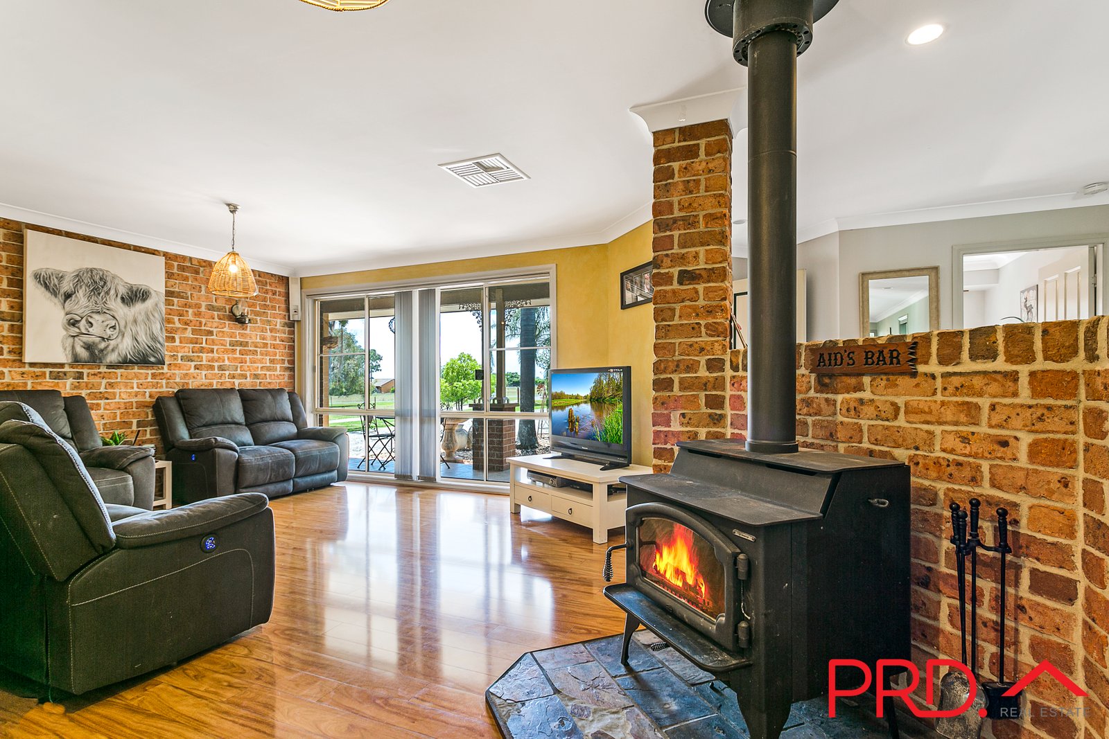 8 Warwick Road TAMWORTH 5