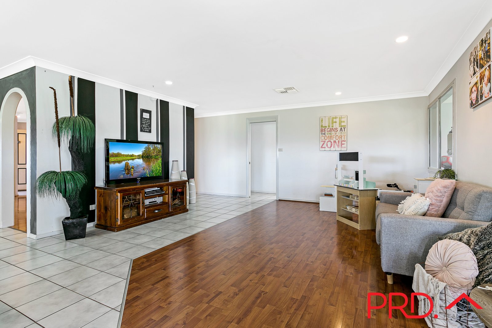 8 Warwick Road TAMWORTH 6