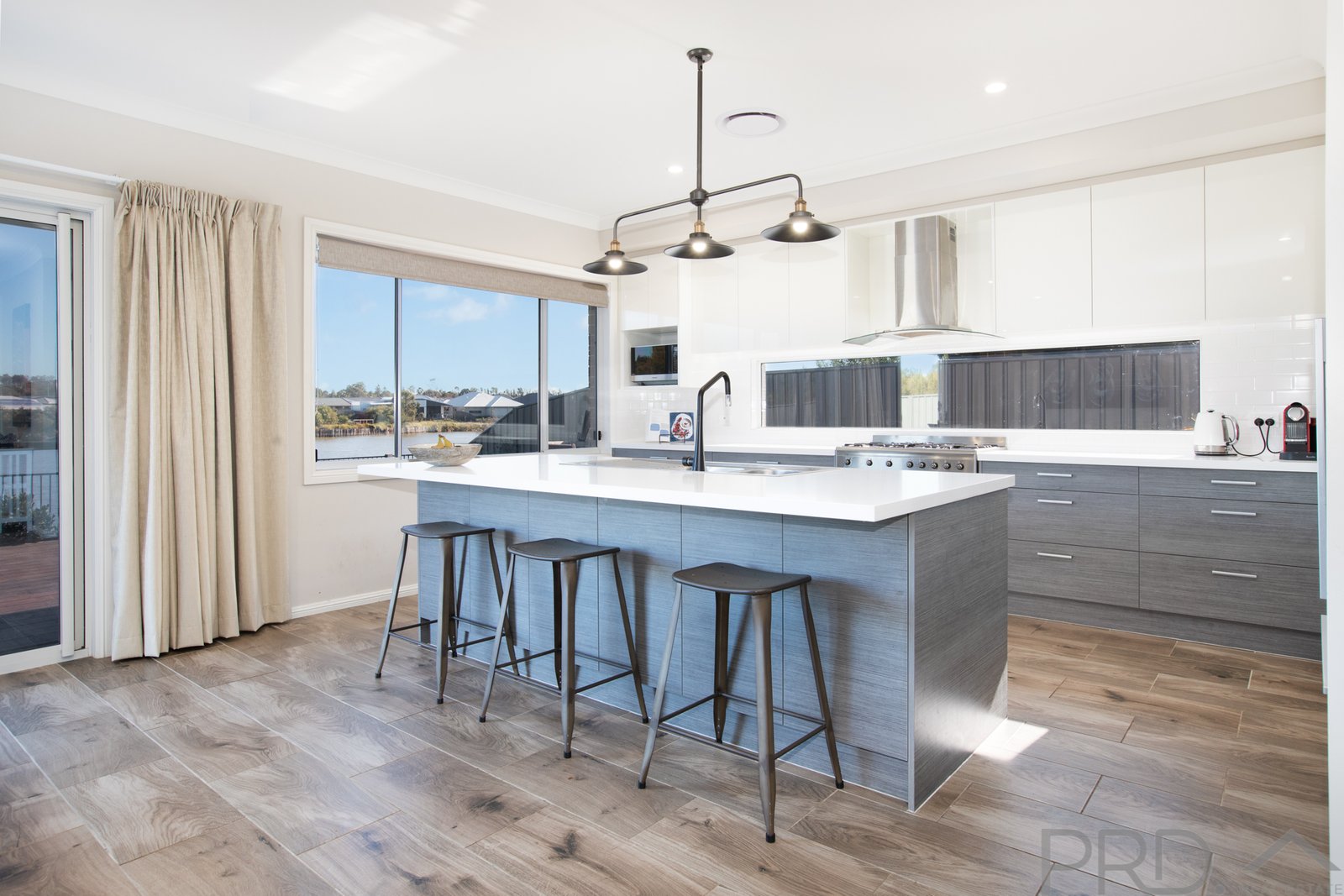 8 Waterside Close RUTHERFORD 8