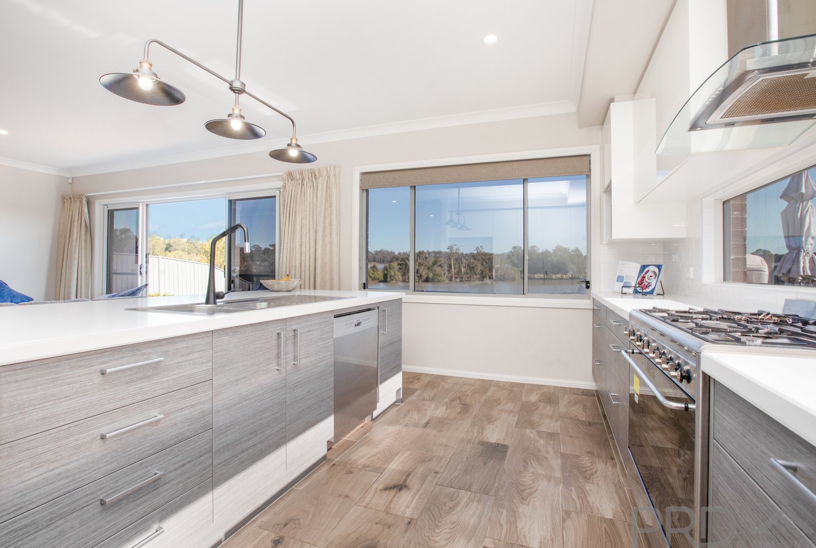 8 Waterside Close RUTHERFORD 10