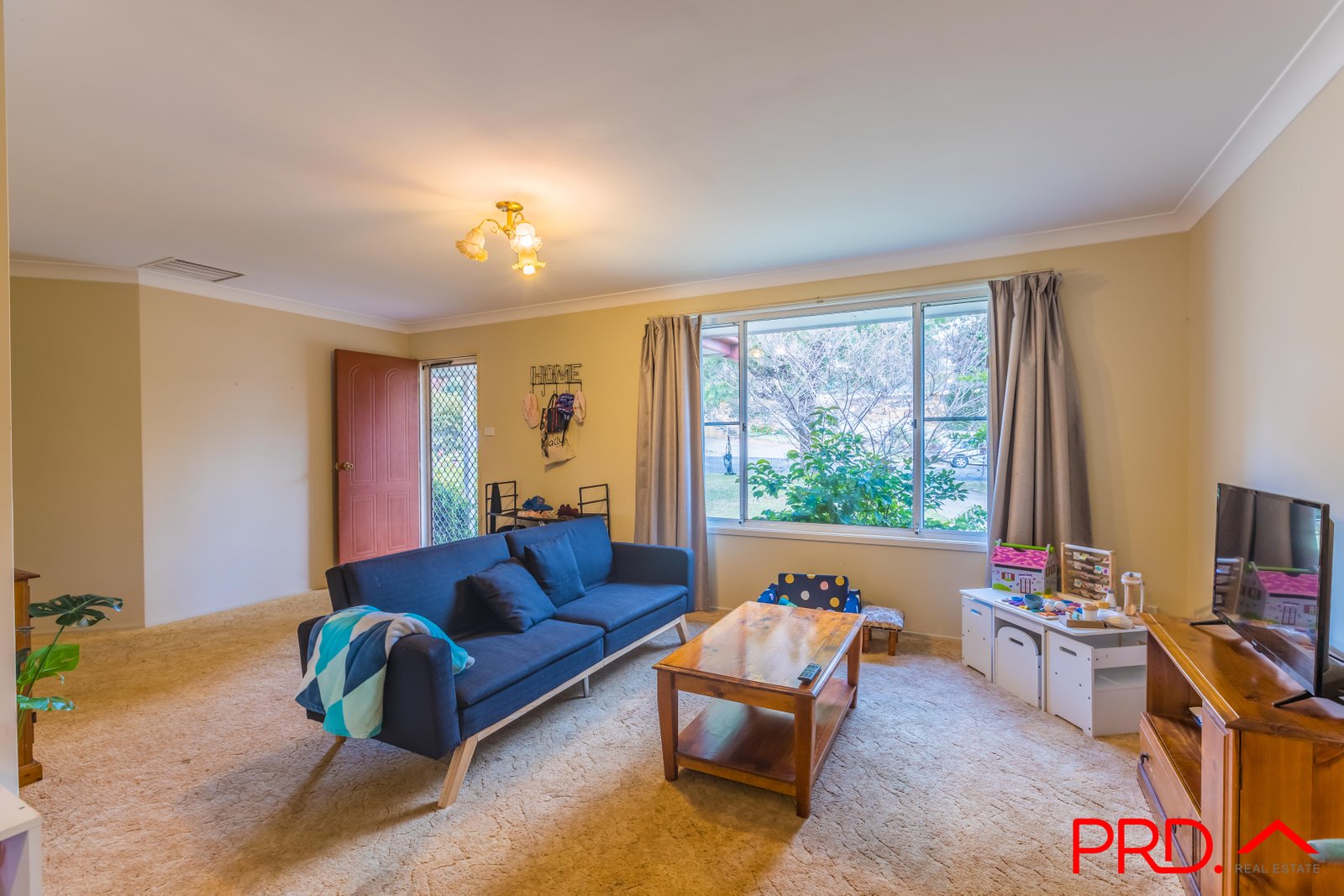 8 Wattle Close TAMWORTH 4