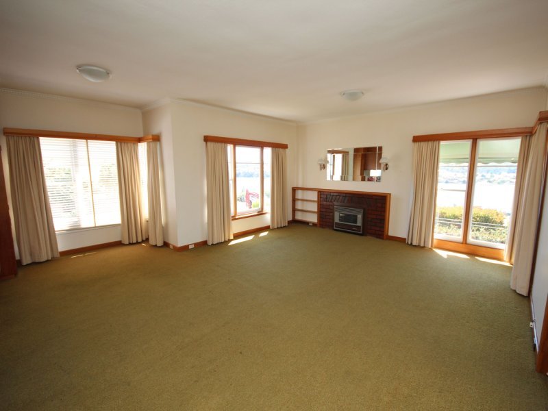 8 Wendourie Parade AUSTINS FERRY 1