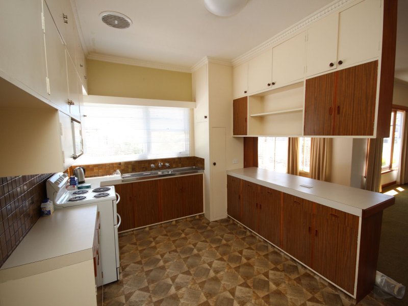 8 Wendourie Parade AUSTINS FERRY 2