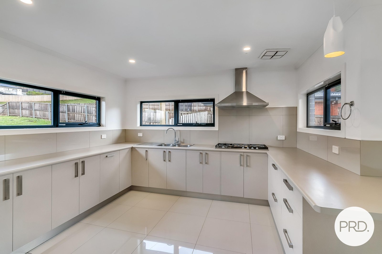 8 Westinwood Road LENAH VALLEY 17