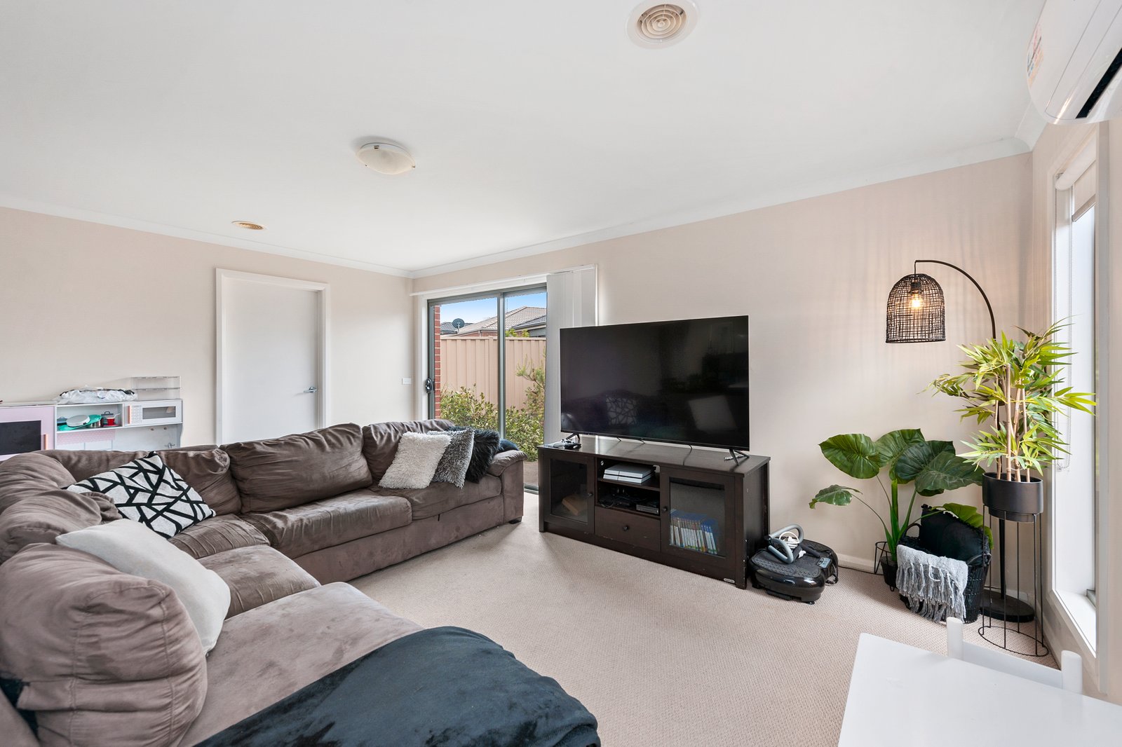 Gallery: 8 Whidburn Place