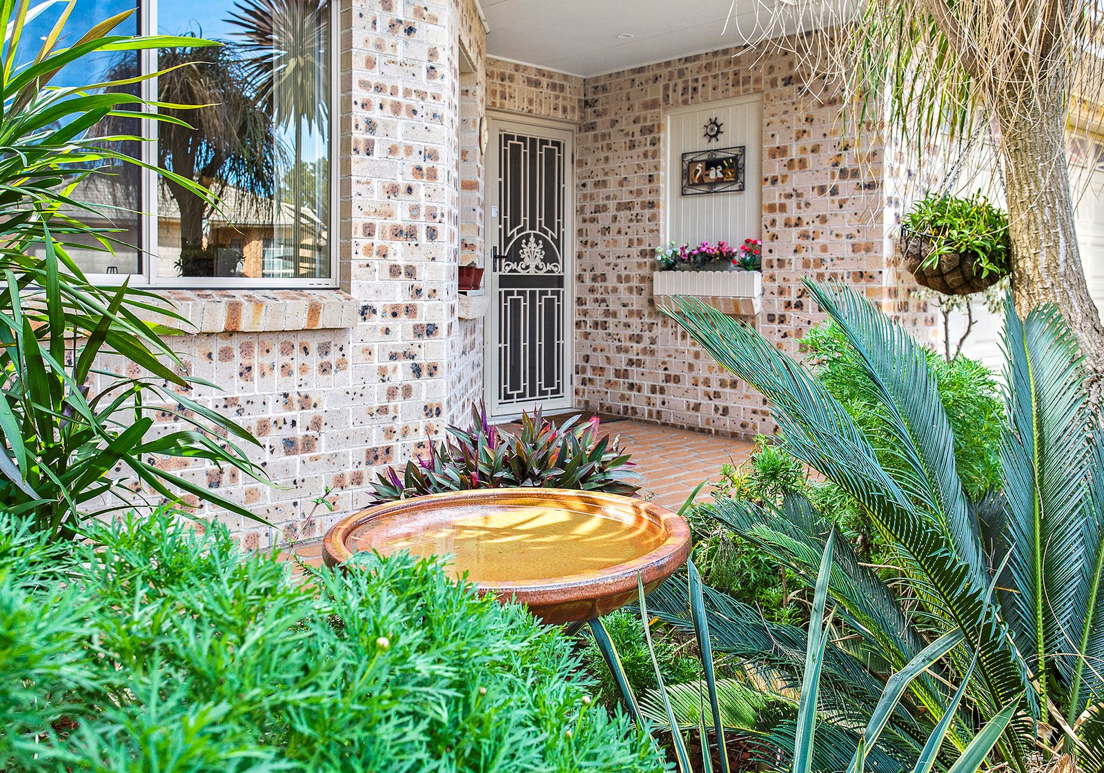 8 Whitely Place KANAHOOKA 2