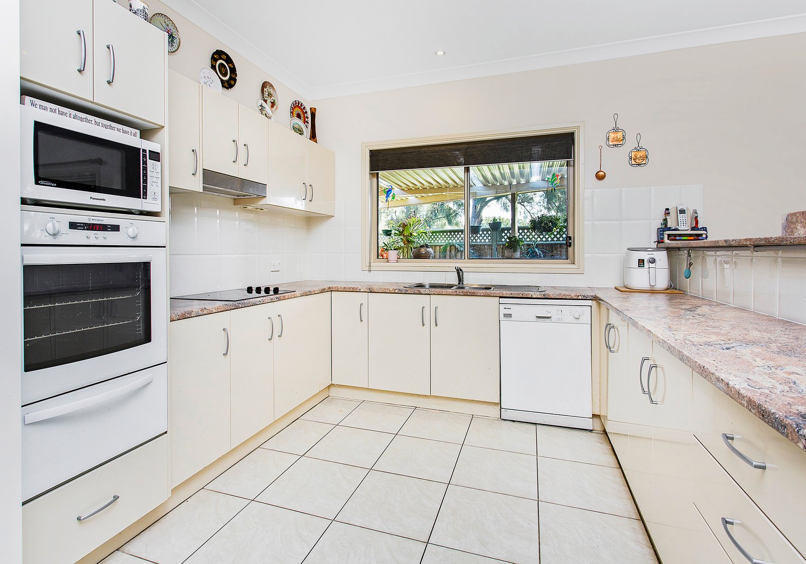 8 Whitely Place KANAHOOKA 4