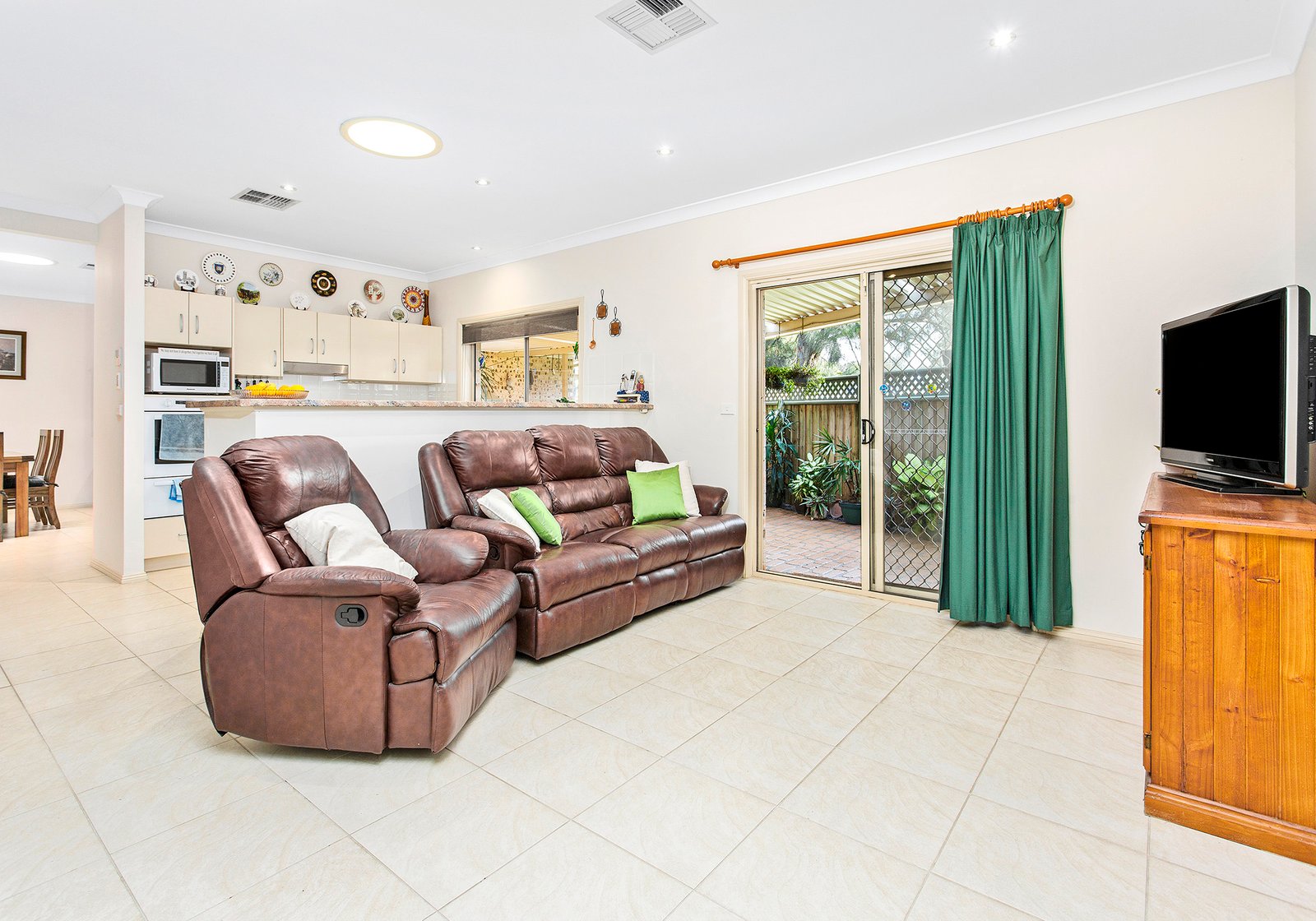 8 Whitely Place KANAHOOKA 11