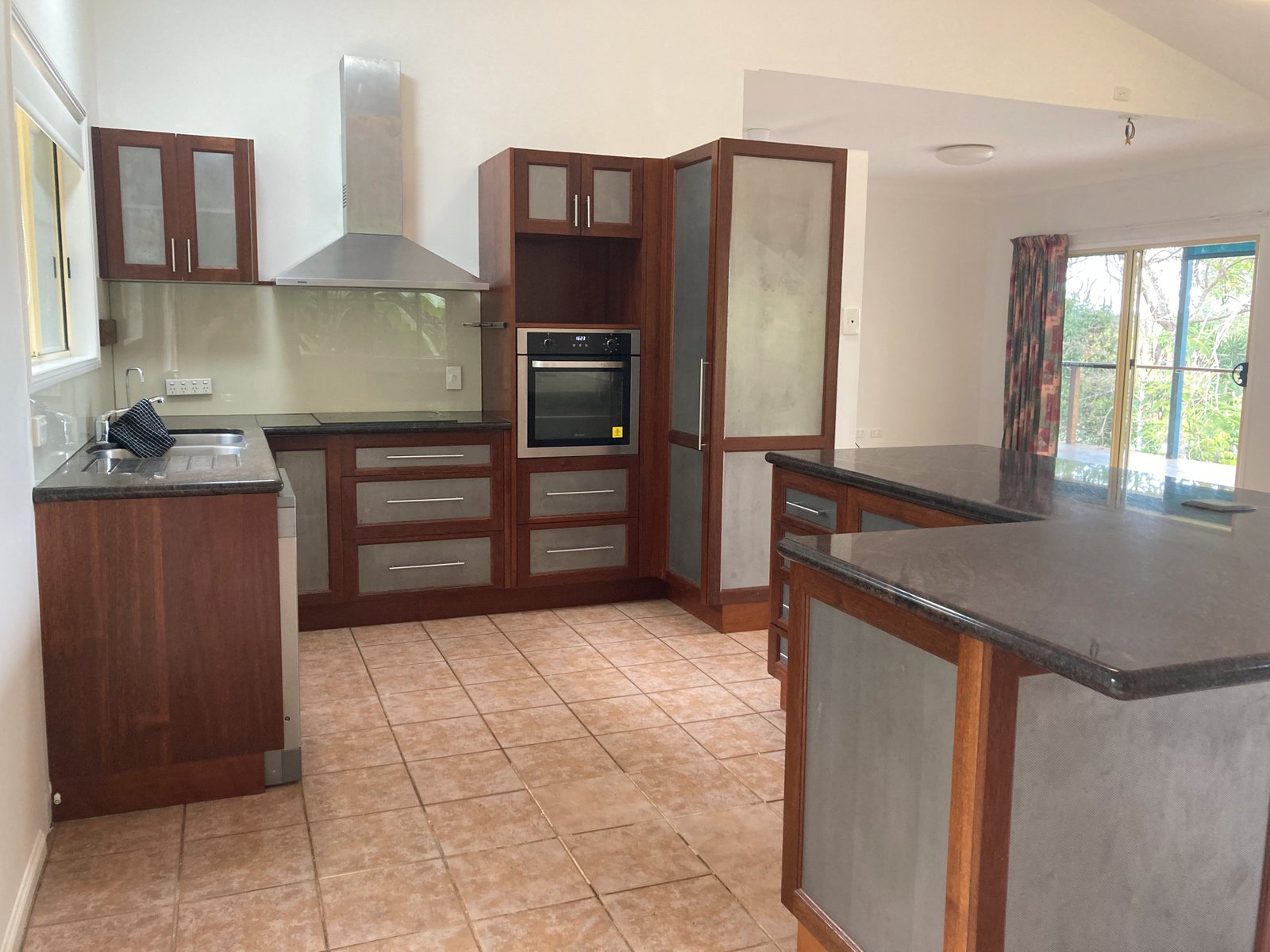8 William Close CANNONVALE 4