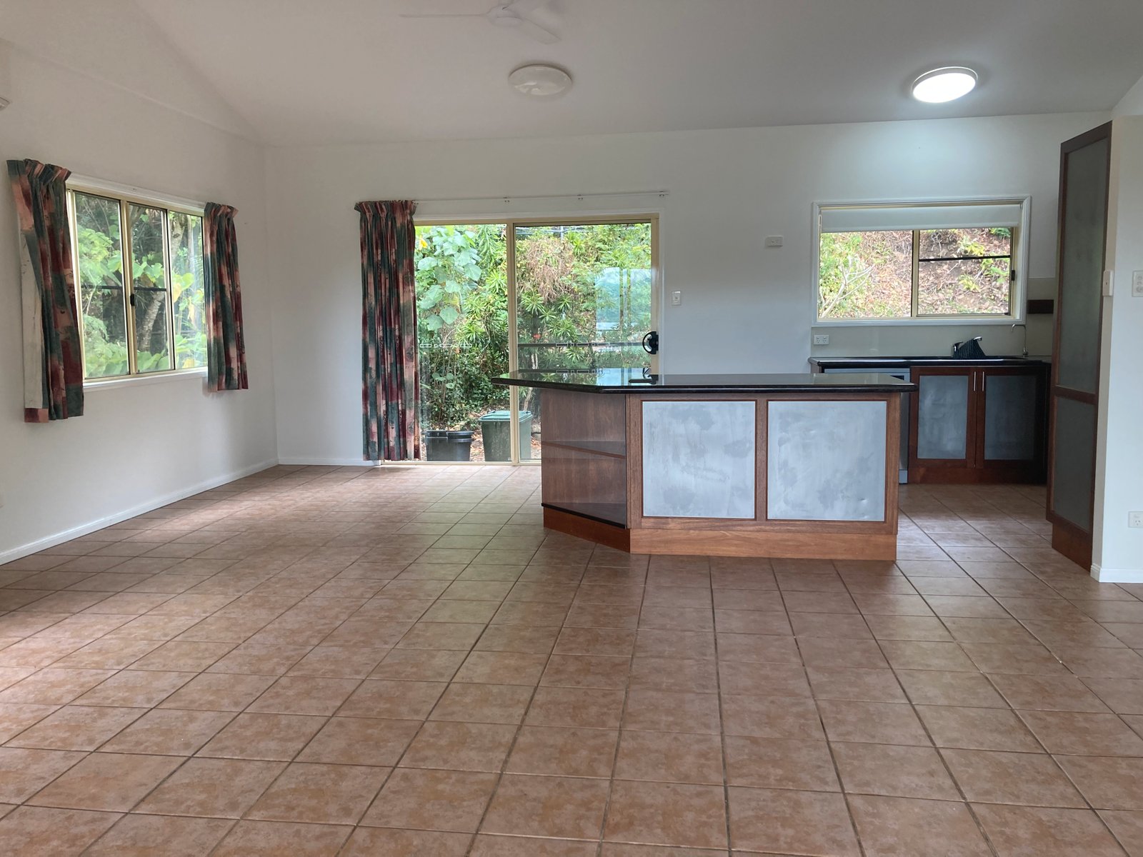 8 William Close CANNONVALE 5