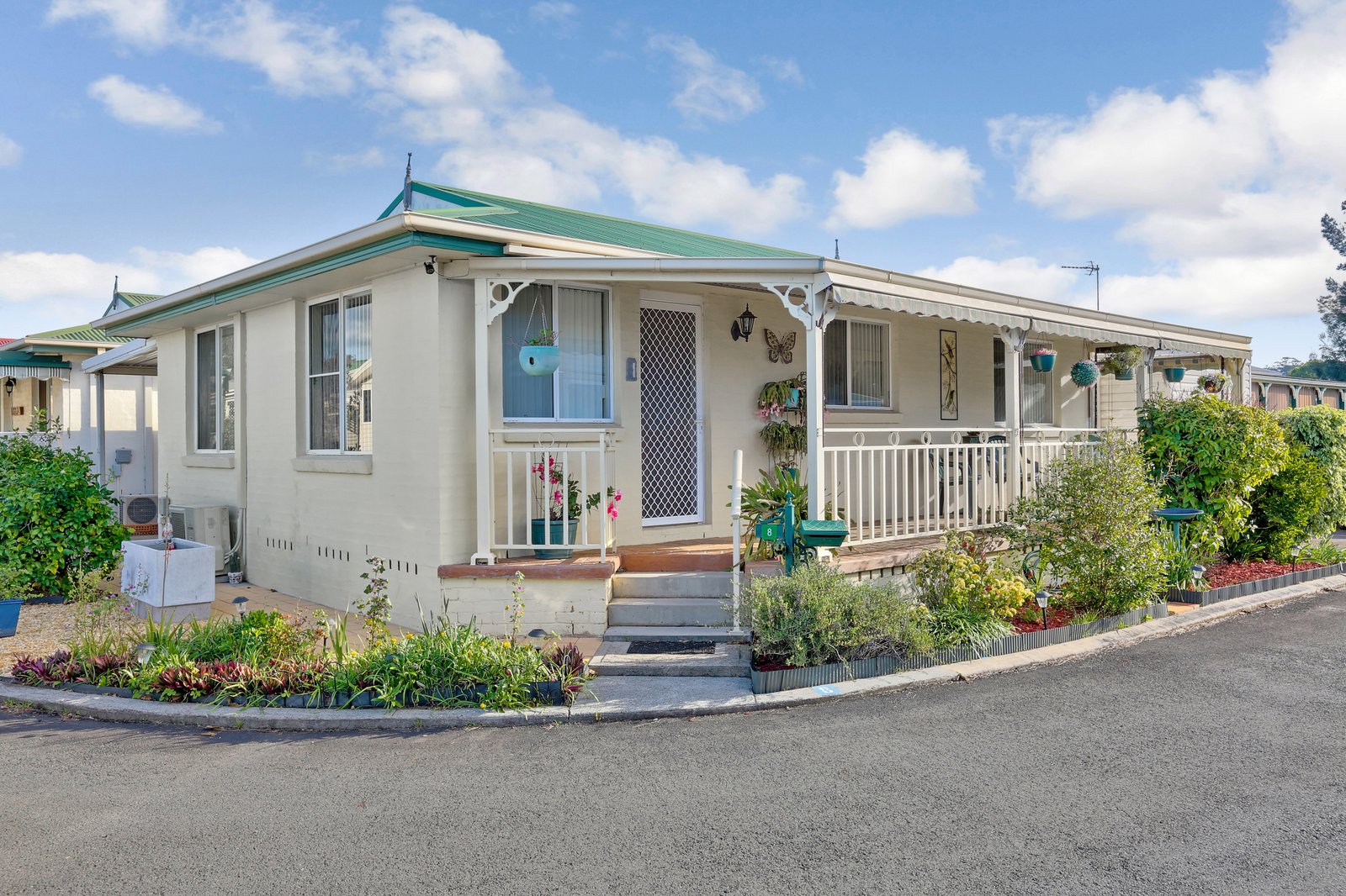 8 Willow Crescent KANAHOOKA 1