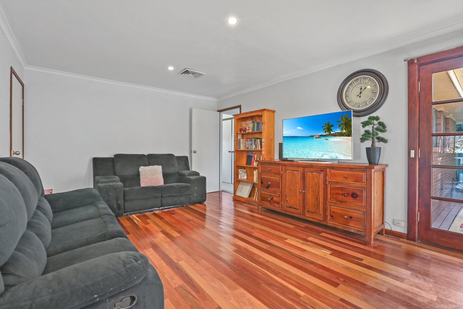 8 Windsor Crescent BROWNSVILLE 5