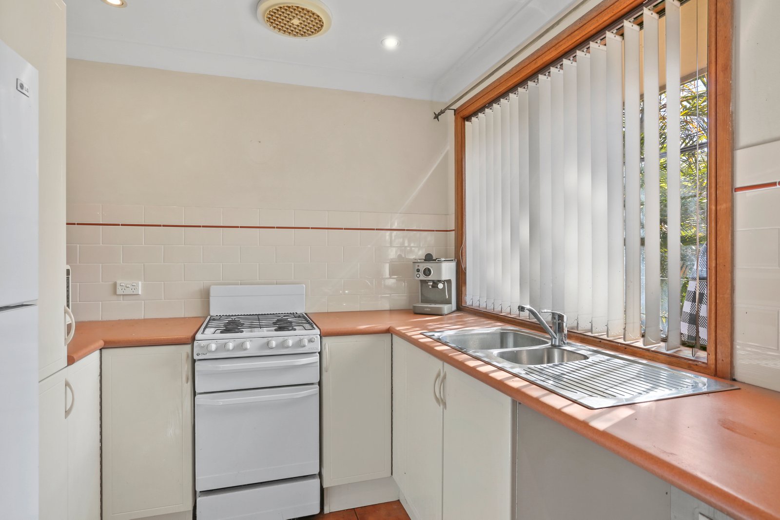 8 Windsor Crescent BROWNSVILLE 9