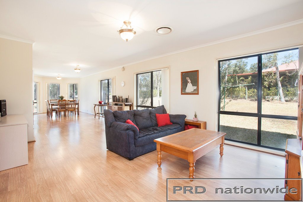 8 Woodlands Dr  THORNTON 14
