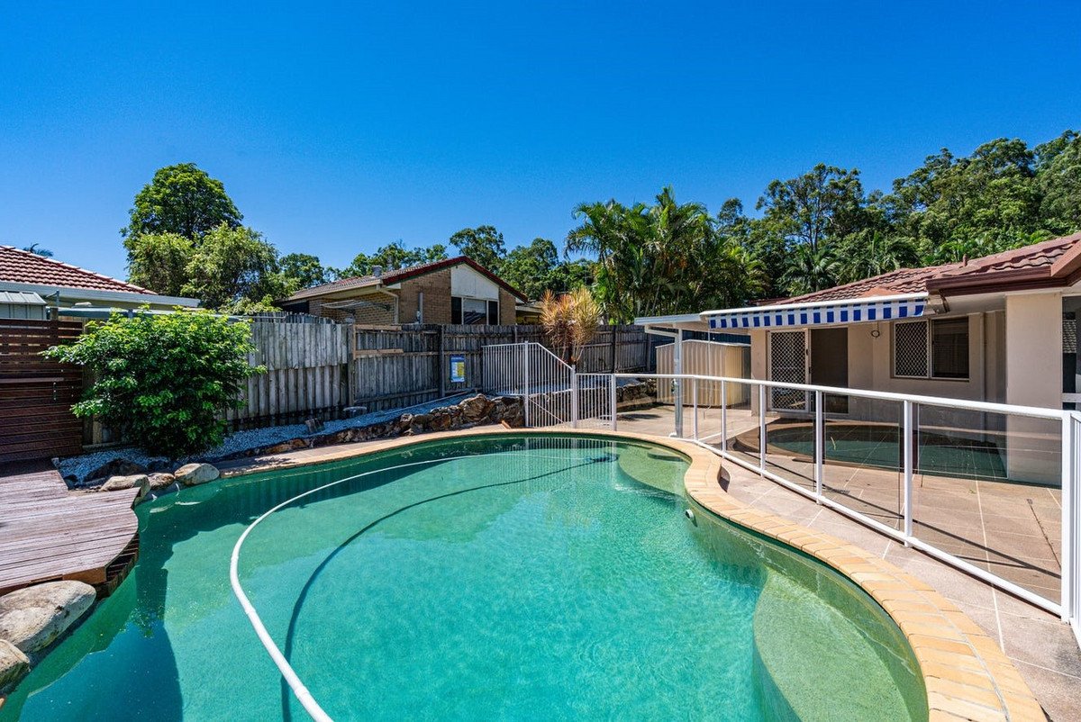 8 Woodstock Court Parkwood 12