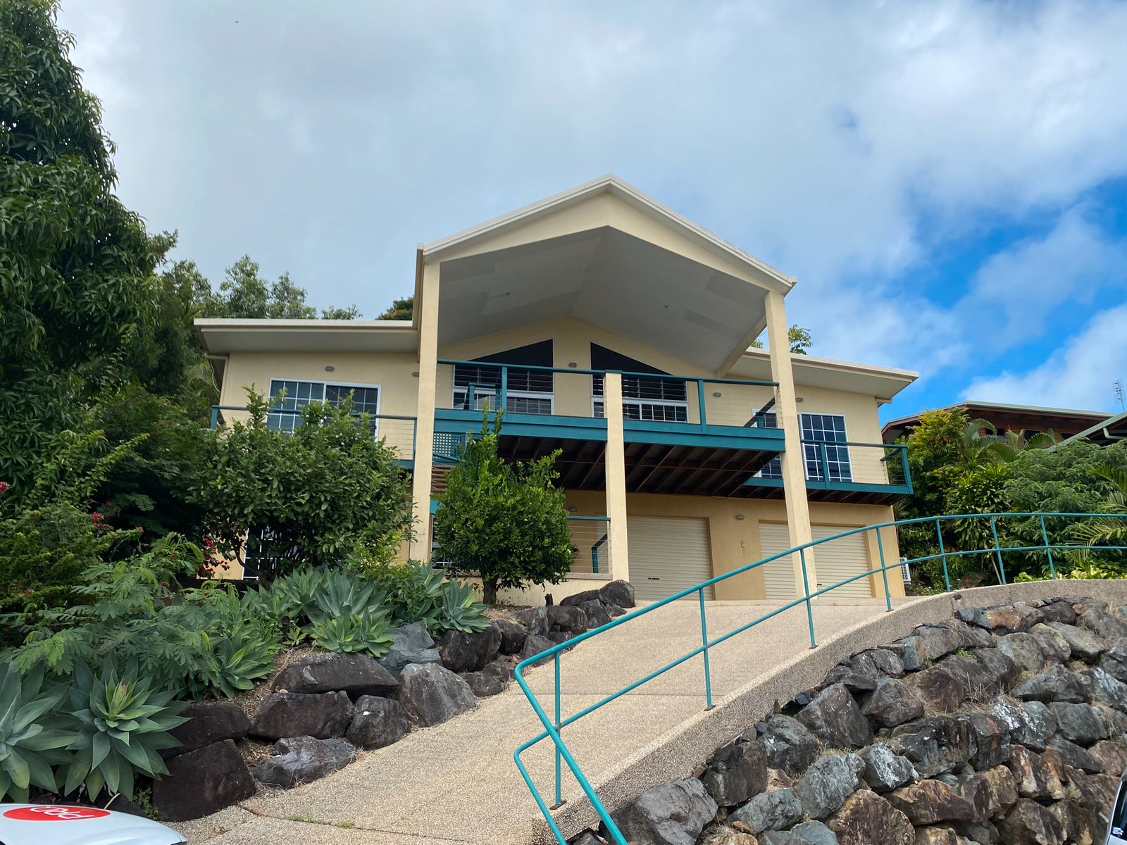 8 Woodwark Crescent CANNONVALE 1