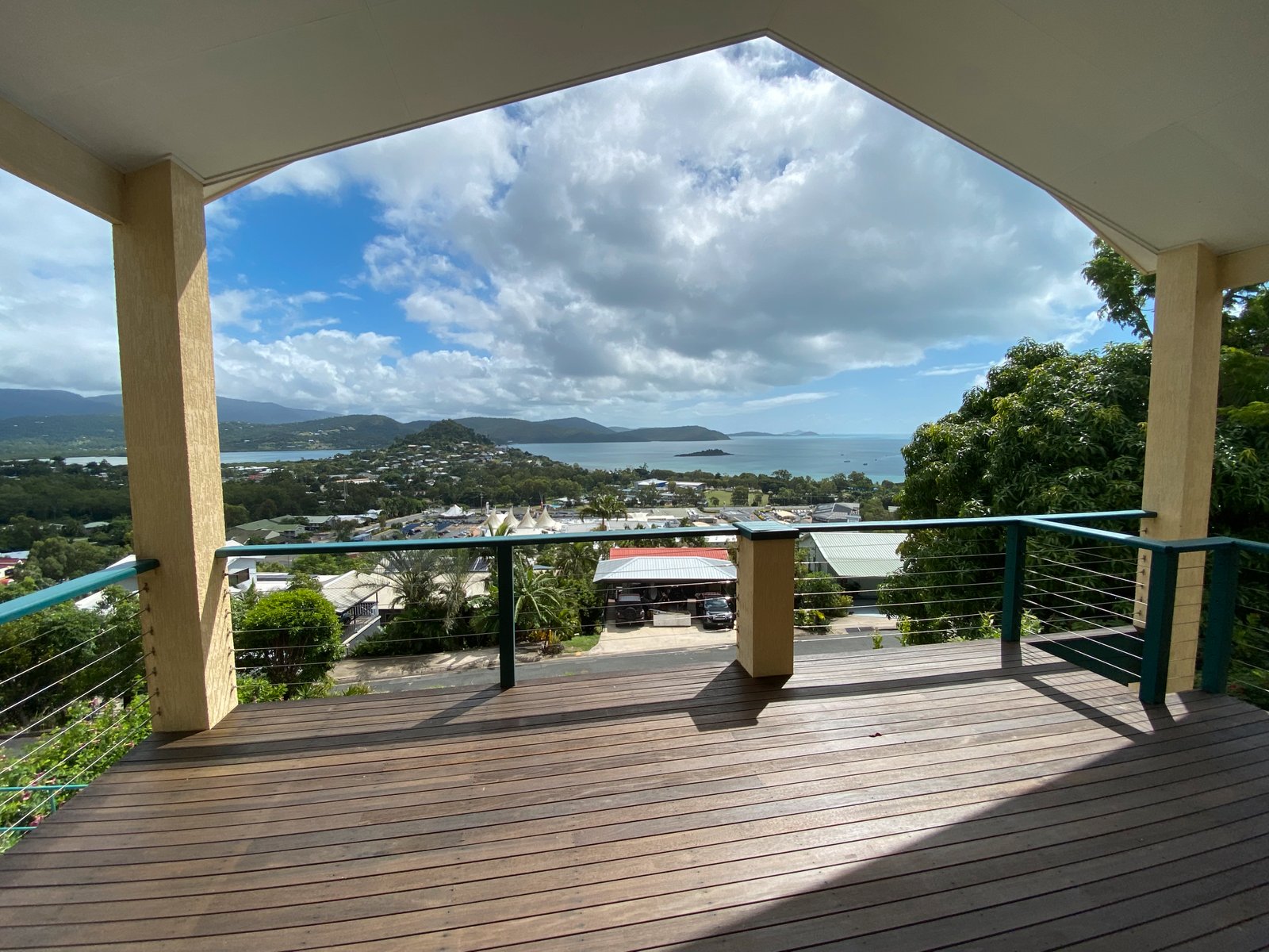 8 Woodwark Crescent CANNONVALE 3