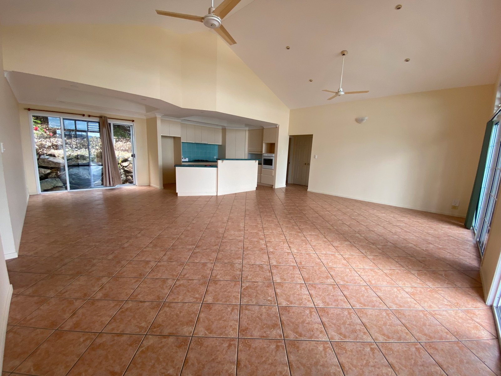 8 Woodwark Crescent CANNONVALE 5